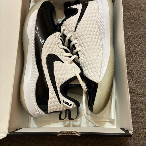 Nike Lebron Witness III PRM White and Black Sneakers - Picture 8 of 10